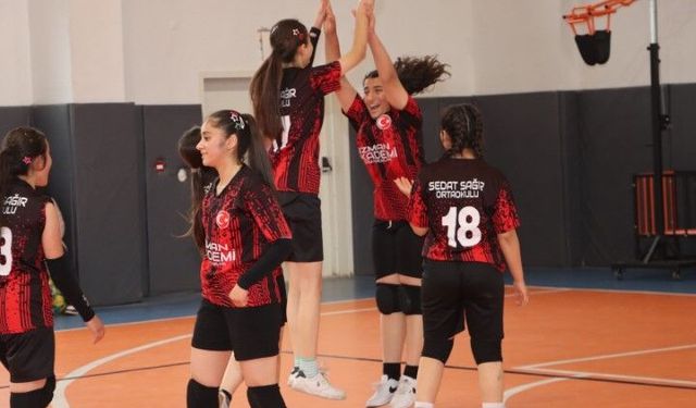 Karaköprü’de gençlerin voleybol heyecanı başladı!