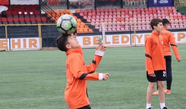 Şanlıurfa’da Geleceğin Futbolcuları Semt Sahalarında Yetişiyor