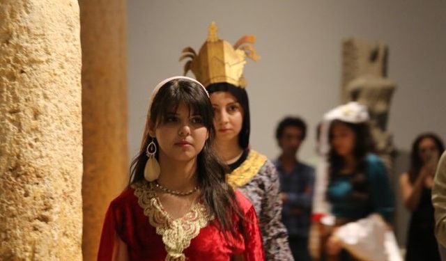 Şanlıurfalı öğrencilerden "Osmanlı kıyafetleri" defilesi