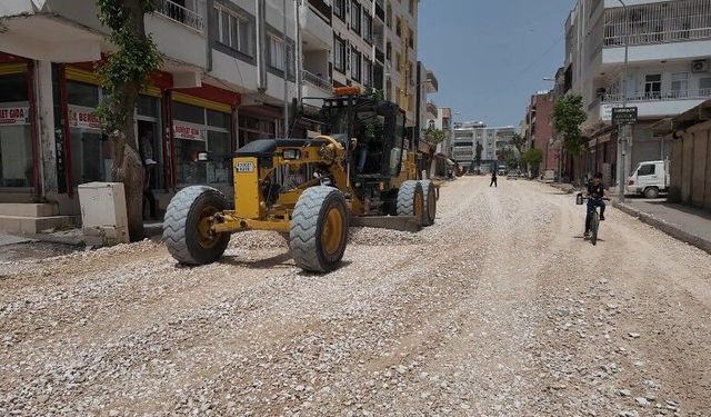 Viranşehir’de Uğur Boran Caddesi Asfalta Hazırlanıyor