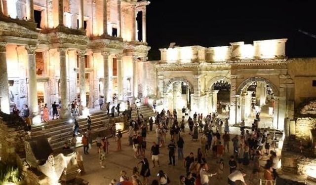Bakan Ersoy duyurdu; Şanlıurfa’nın tarihi mekânları kapılarını gece ziyaretçilerine açıyor