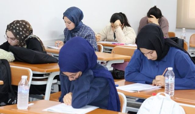 Haliliye’de YKS Öncesi Gençler Seri Deneme Sınavlarıyla Gerçek Sınav Atmosferine Hazırlanıyor