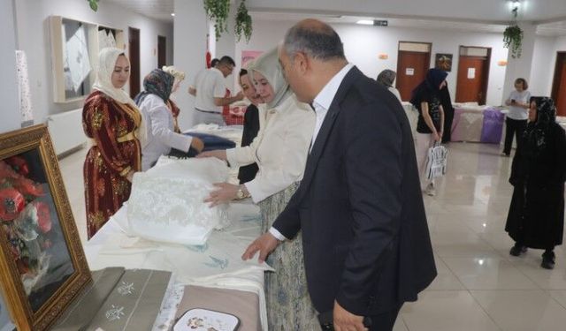 Şanlıurfa’da Hayat Boyu Öğrenme Haftası Sergisi Yoğun İlgiyle Açıldı
