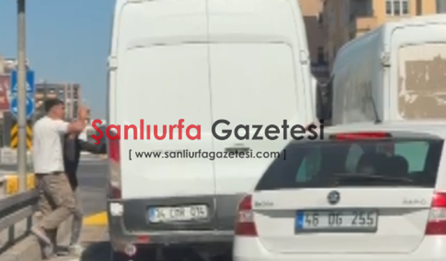 Şanlıurfa’da Kavşakta Minibüse Yumruklu Saldırı