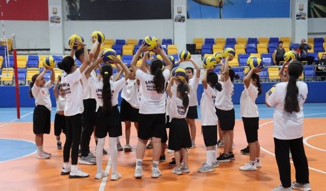 Şanlıurfa'da Kız Çocukları Voleybol Kurslarına Yoğun İlgi Gösteriyor!