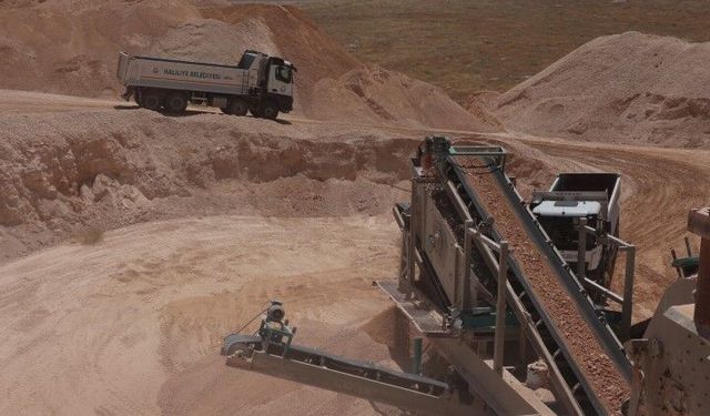Şanlıurfa Haliliye Belediyesi Kendi Yol Malzemesini Üretiyor