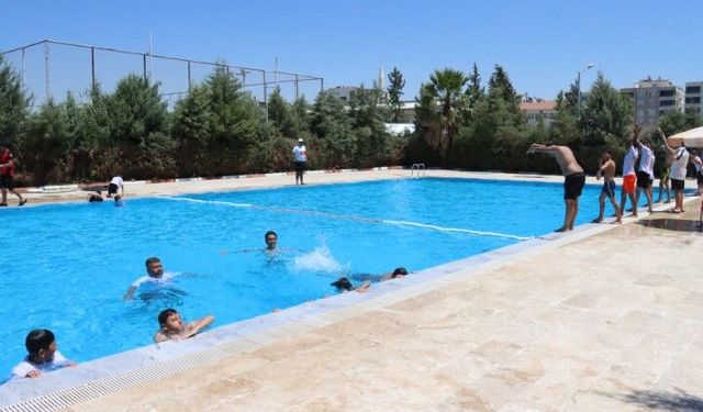 Şanlıurfa'da çocuklar tehlikeli kanallarda değil ücretsiz havuzlarda serinliyor; İşte detayları