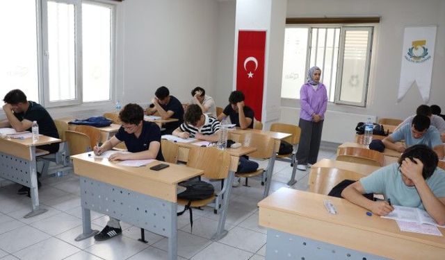 Haliliye’de Emeklerin Karşılığı Alındı: 95 Öğrencinin Üniversite Sevinci