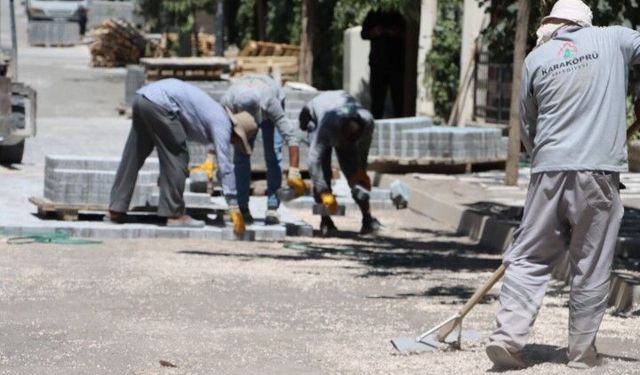 Karaköprü'de Yol Seferberliği! Alibaba Mahallesi'nde Çalışmalar Hızlandı
