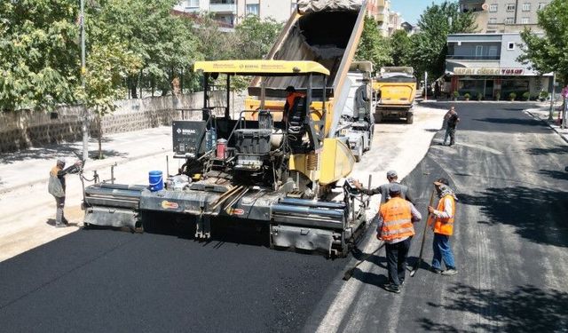 Şanlıurfa’da Siverek’in önemli caddelerinde çalışmalar sürüyor