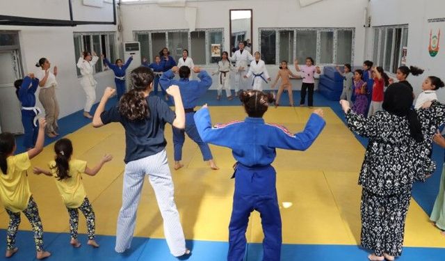 Tatili Böyle Değerlendiriyorlar! Şanlıurfa’da Kız Çocuklarından Judo Eğitimi