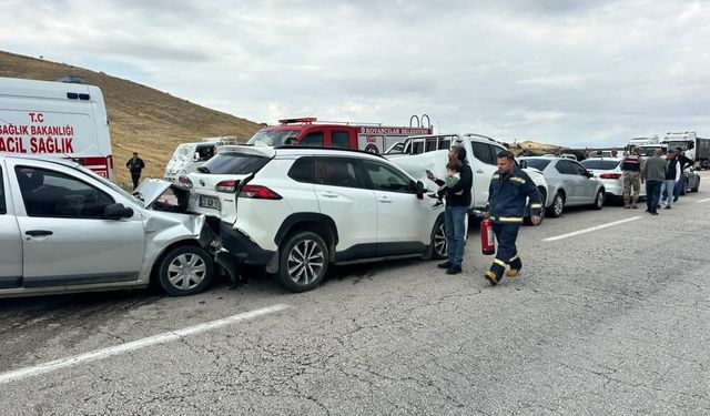 Belediye Başkanı’nın konvoyunda zincirleme kaza: 4 yaralı