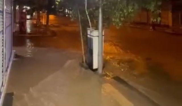 Şanlıurfa’nın Siverek İlçesinde Sağanak Yağış Hayatı Felç Etti: Evleri Su Bastı!