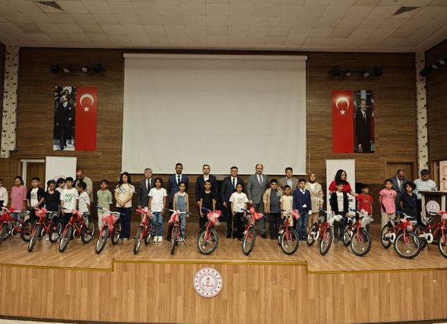 Gülpınar’dan Geleceğe Destek: Başarılı Öğrencilere Bisiklet Teşviki