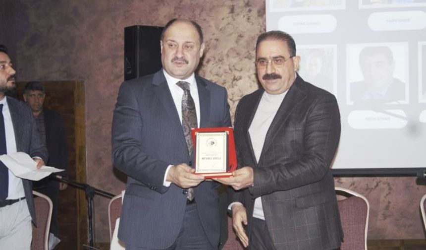 Hayatını kaybeden gazetecilerin ailelerine ''Vefa'' Ödülü" (video)