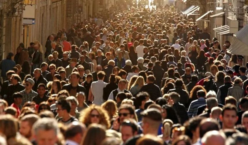 TÜİK, Türkiye’nin yeni nüfusunu açıkladı: Dikkat çeken rakam
