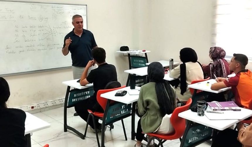 Şanlıurfa Eyyübiye’de gençler üniversite sınavına yaz tatilinde hazırlanıyor