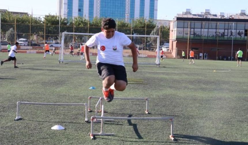 Şanlıurfa’da Yaz Spor Kursları Başladı! Futbol Sahaları Gençlerle Doldu!