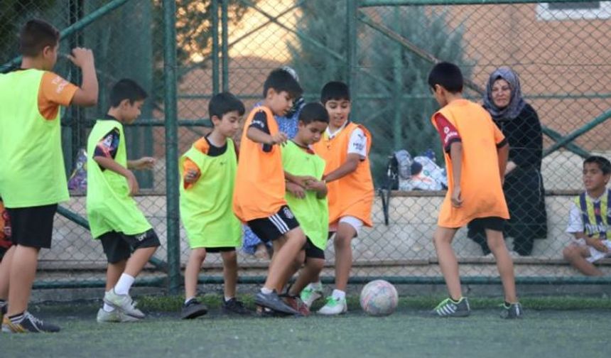 Karaköprü’de Yaz Futbol Kursu Çocuklardan Yoğun İlgi Gördü!