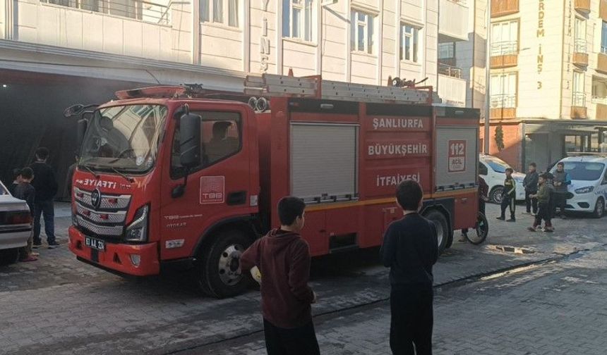 Şanlıurfa Haliliye’de Mobilya Dükkânında Talaş Yangını Paniğe Neden Oldu!