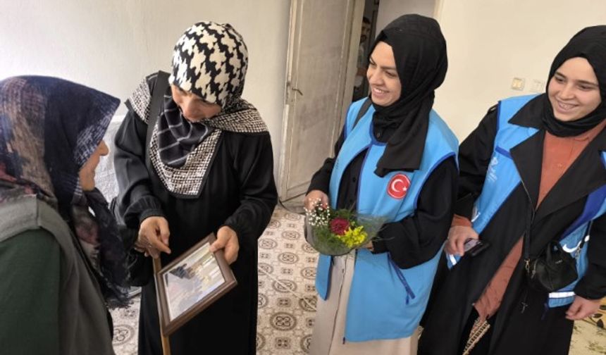 Anneler Günü'nde Yalnız Kalpler Isındı