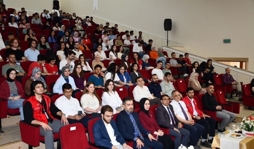Şanlıurfalı Genç Hekimler Robotik Cerrahiyle Tanıştı!