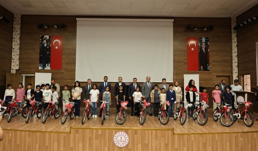 Gülpınar’dan Geleceğe Destek: Başarılı Öğrencilere Bisiklet Teşviki