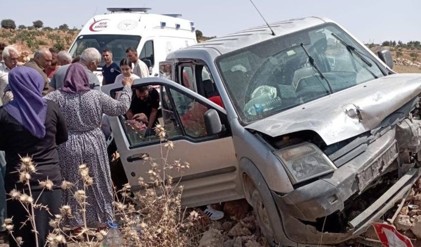 Şanlıurfa’da Kırsalda Feci Trafik Kazası!