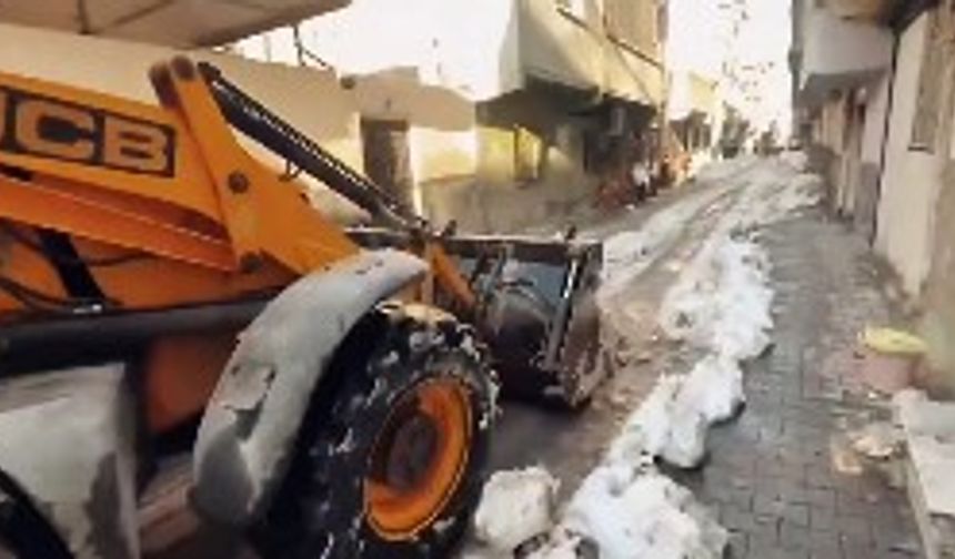 Şanlıurfa Eyyübiye’de Kar Mesaisi Aralıksız Sürdü