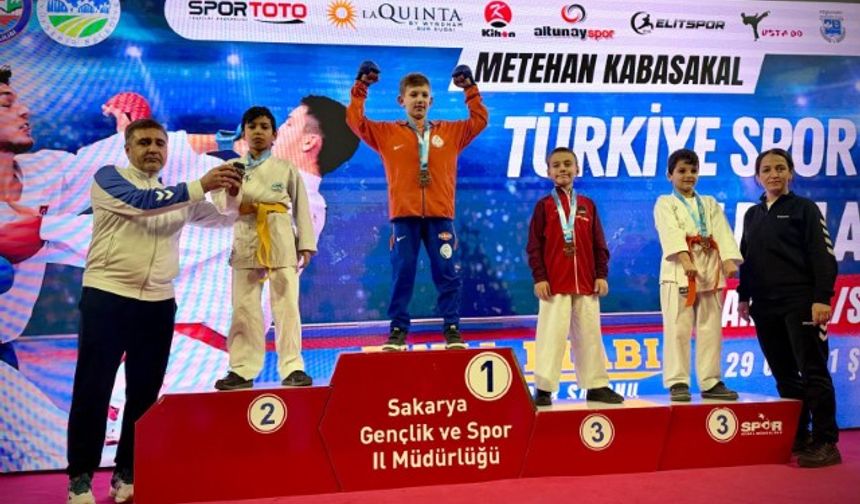 Eyyübiyeli Minik Karateciden Türkiye İkinciliği Başarısı!