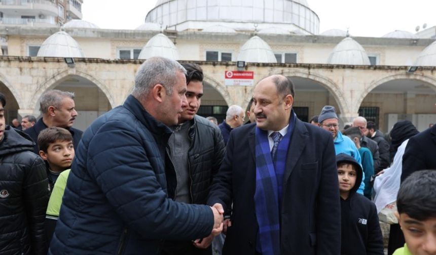 Başkan Gülpınar, Cuma Namazı Sonrası Vatandaşlarla Buluştu