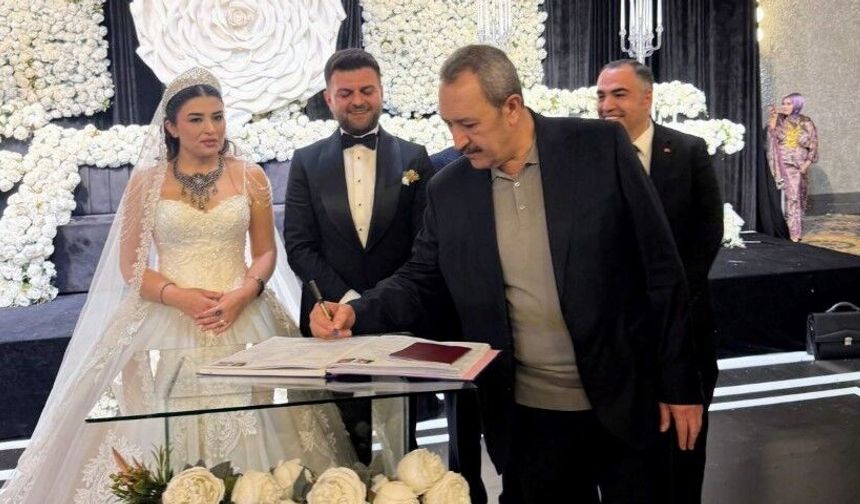 Borsa Başkanı Kaya, Safa ve Tuğba Çiftinin Nikâhına Şahitlik Etti