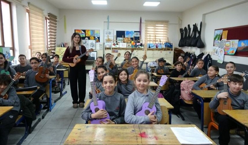 Kilis 15 Temmuz Şehitler Ortaokulu’nda Tüm Öğrenciler Enstrüman Çalıyor