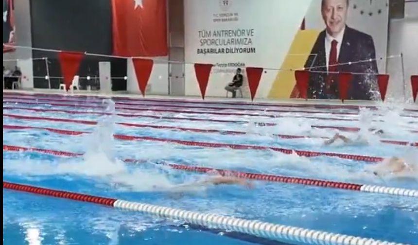 Şanlıurfa’da Türkiye Birinciliği Heyecanı: Genç Yüzücüler Suya Atladı!