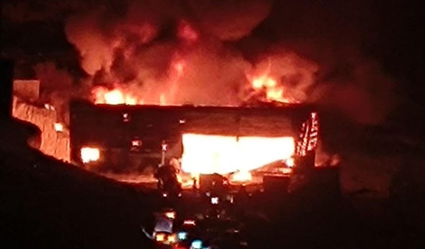 Şanlıurfa Halfeti’de Fabrika Alev Alev Yandı