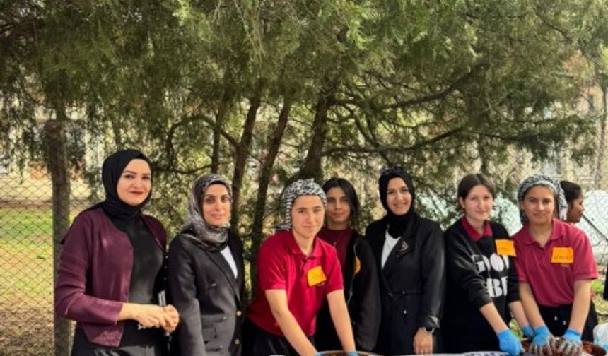 Karaköprü’de ihtiyaç sahibi öğrenciler yararına kermes düzenlendi