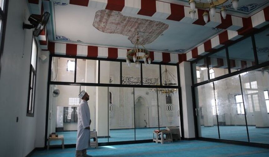 Şanlıurfa’da caminin tavan alçısı cemaatin üzerine düştü