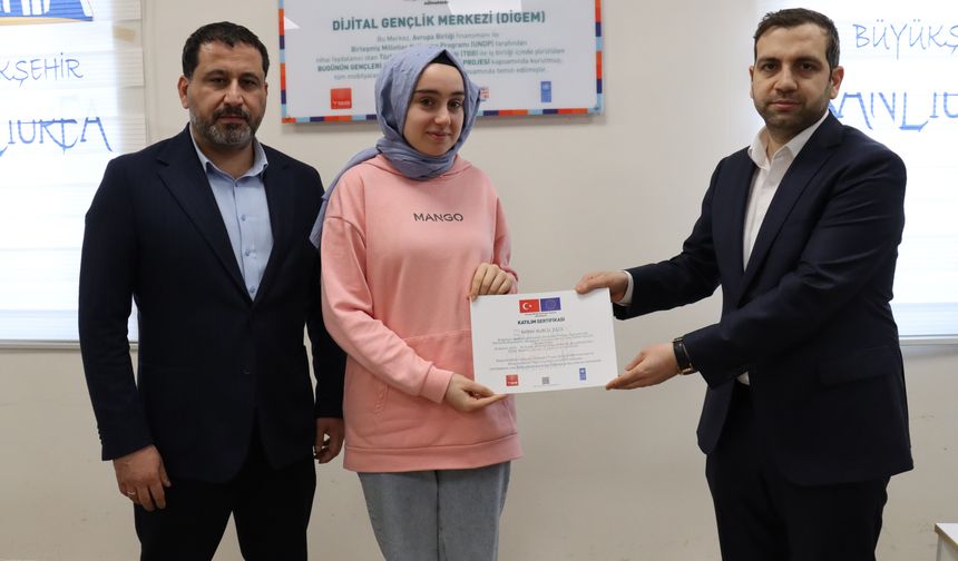 Şanlıurfa’da Dijital Tasarım Eğitimini Tamamlayan Gençlere Sertifika!