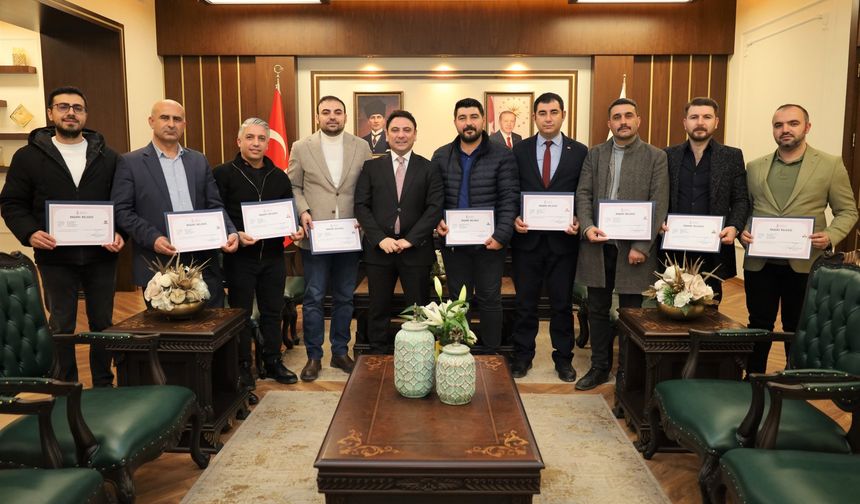 Haliliye’de Belediye Personeline Başarı Belgesi Takdim Edildi