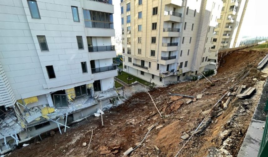 Karaköprü’de İstinat Duvarı Çöktü: 4 Daire Hasar Gördü