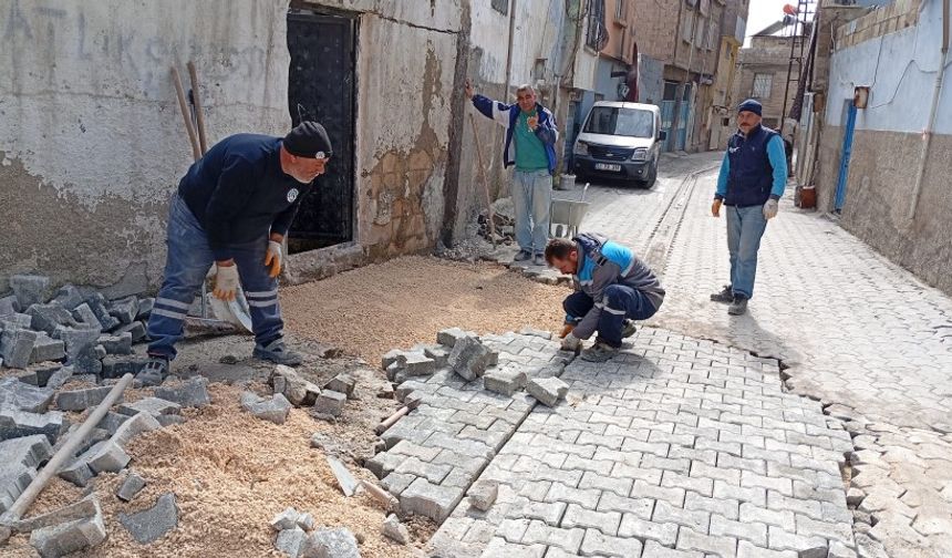 Birecik’te Yol Bakım ve Onarım Çalışmaları Sürüyor