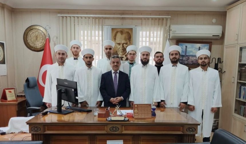 Şanlıurfa Birecik’te 9 Din Görevlisine Cübbe Ve Sarık Giydirildi