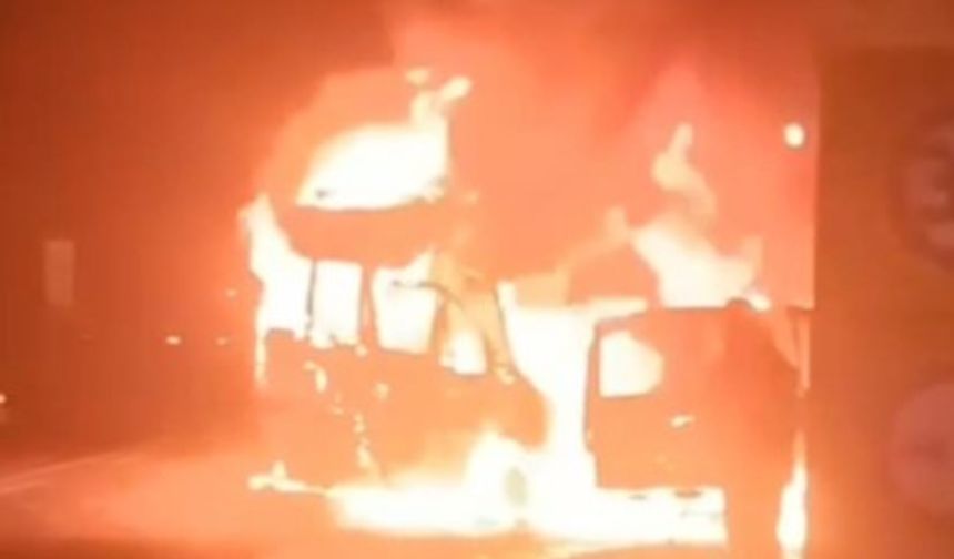 Şanlıurfa Birecik’te Feci Kaza: İşçi Servisi Alev Aldı!