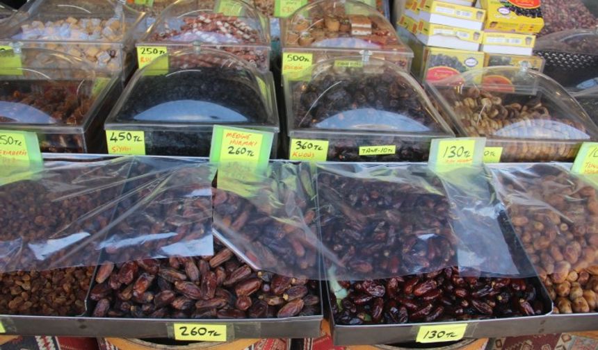 Şanlıurfa’da Ramazan Öncesi Tarihi Çarşılarda Yoğunluk!