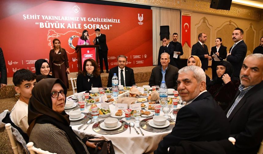 Şanlıurfa’da Şehit Yakınları Ve Gaziler İçin Büyük Aile Sofrası Kuruldu