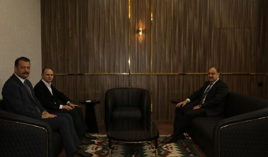 Mehmet Kasım Gülpınar ve Seçkin Şahan, Salih Sak’a nezaket ziyaretinde bulundu.