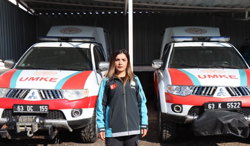 Depremde Ailesi Endişe İçindeyken Enkazda Görevini Bırakmadı