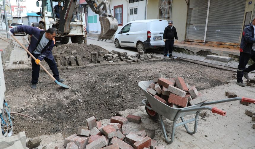 Viranşehir Belediyesi’nden Yağış Sonrası Yol Onarımı