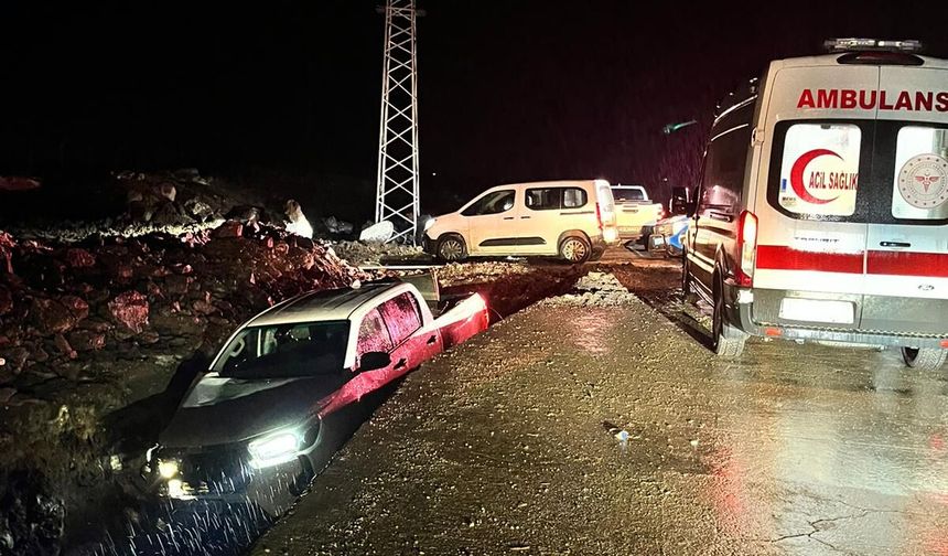 Siverek’te Kamyonet Şarampole Devrildi: 3 Yaralı