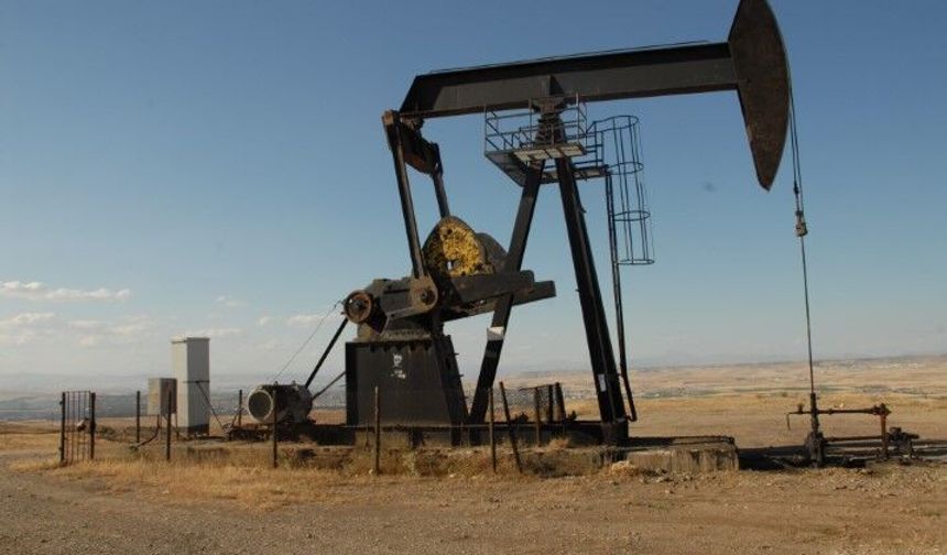 ABD ve İsrail’in İran Saldırısı Petrol Fiyatlarını Zirveye Taşıdı!